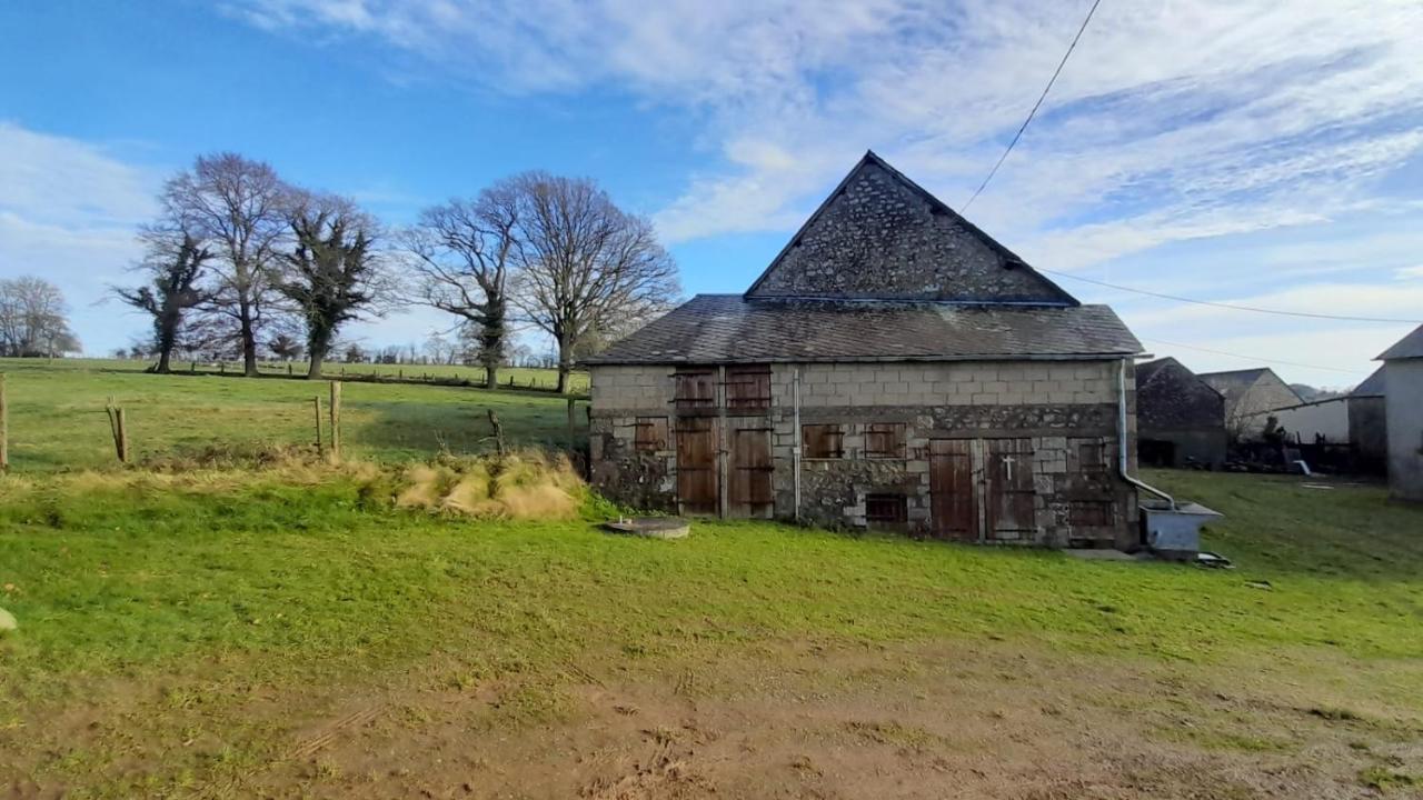 Gite Cottage Chaleureux En Pleine Campagne Vue Sur Les Monts Et Forets Et Le Chateau De Carrouges Exterior foto